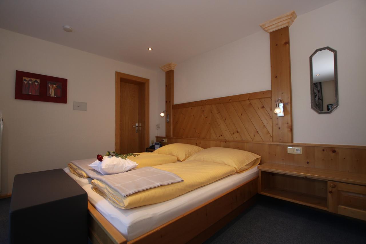 Gaestehaus Alpina St Anton am Arlberg Eksteriør billede