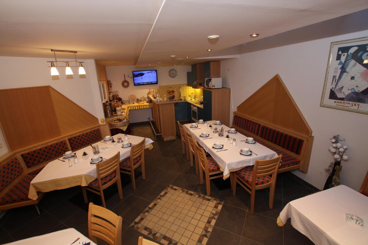Gaestehaus Alpina St Anton am Arlberg Eksteriør billede